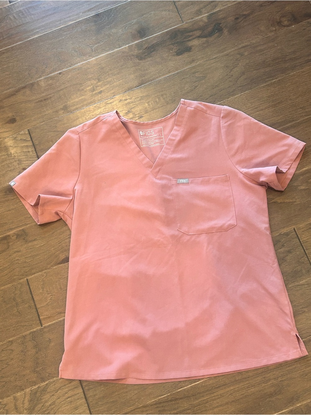 FIGS Mineral Mauve  V-Neck Scrub Top Large